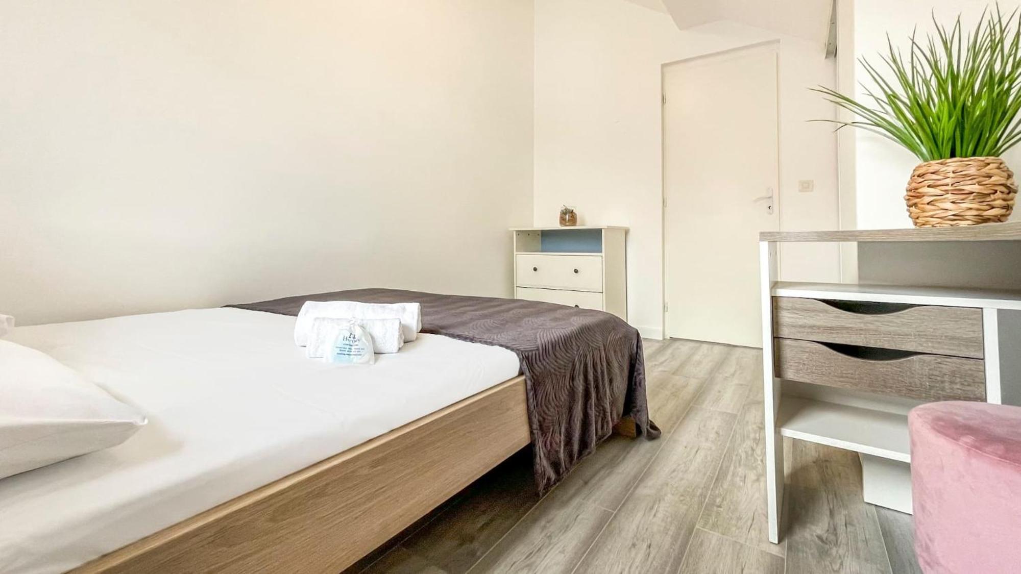 Homey Sakine- Proche Centre- Netflix- Wifi Cluses Exterior foto