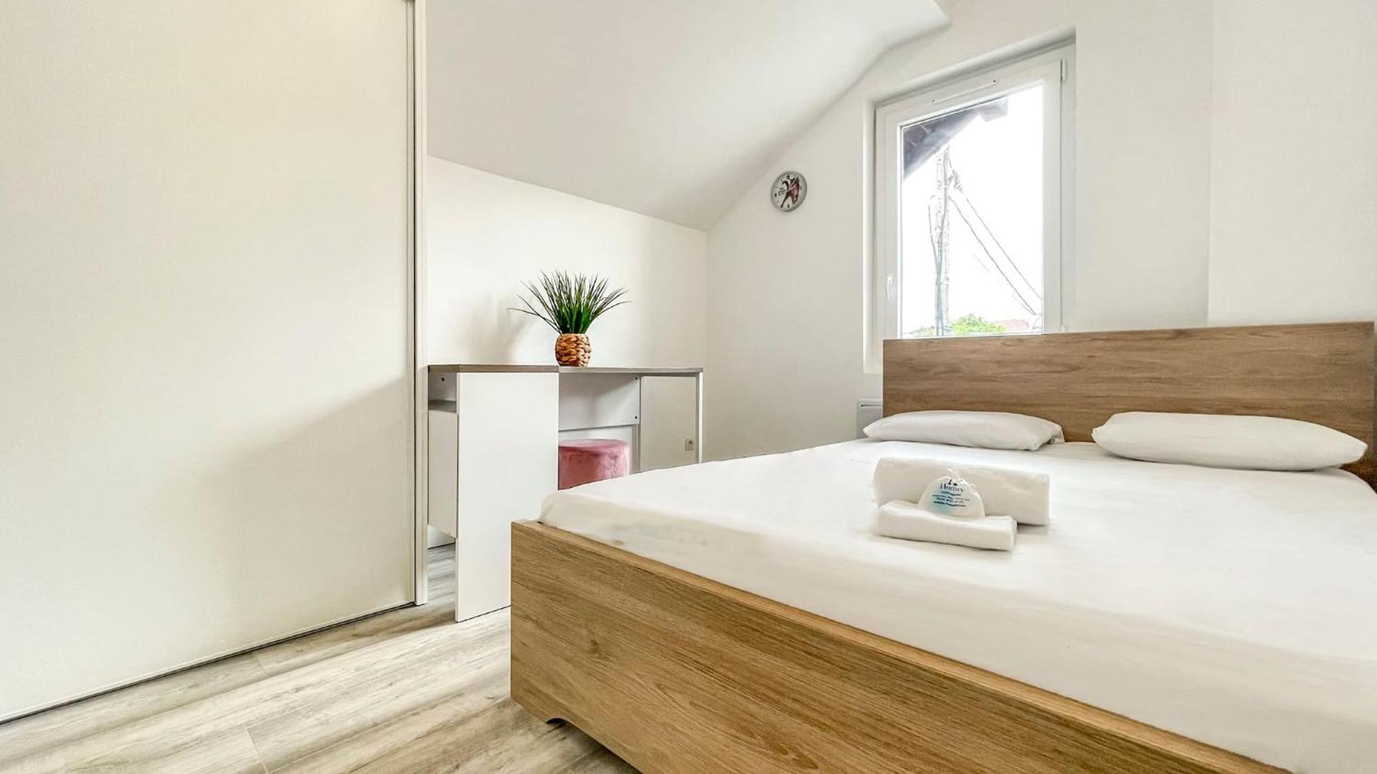 Homey Sakine- Proche Centre- Netflix- Wifi Cluses Exterior foto
