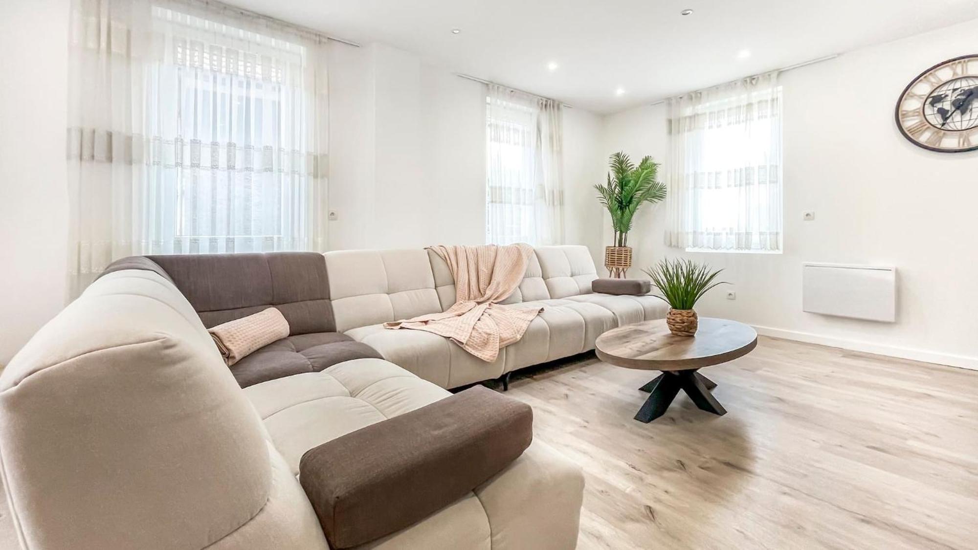 Homey Sakine- Proche Centre- Netflix- Wifi Cluses Exterior foto
